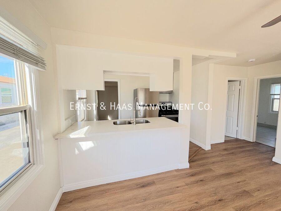 2123 W Columbia St - Photo 3 of 13