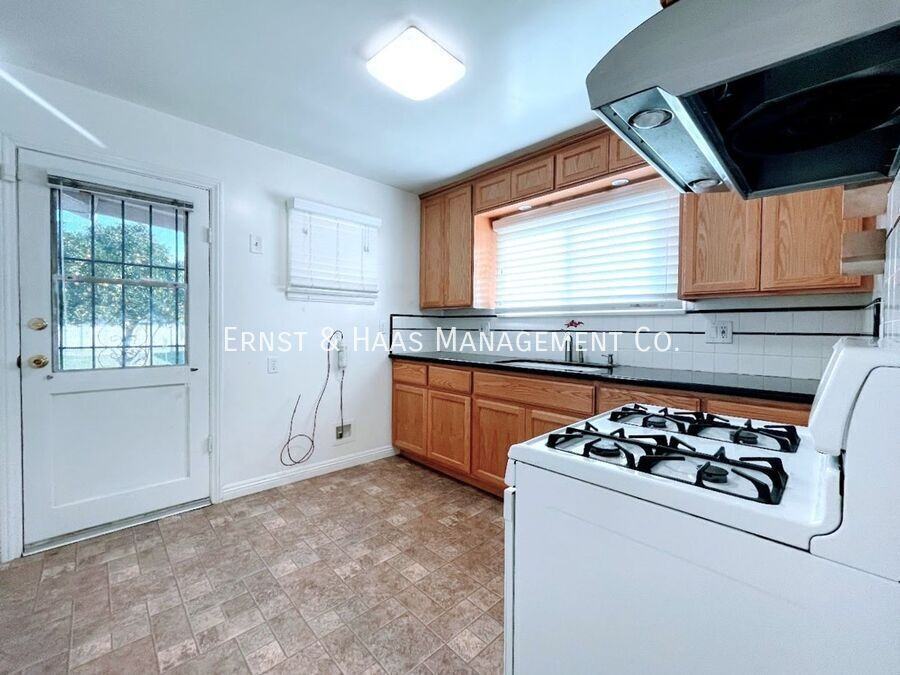 15334 Orizaba Ave - Photo 4 of 14