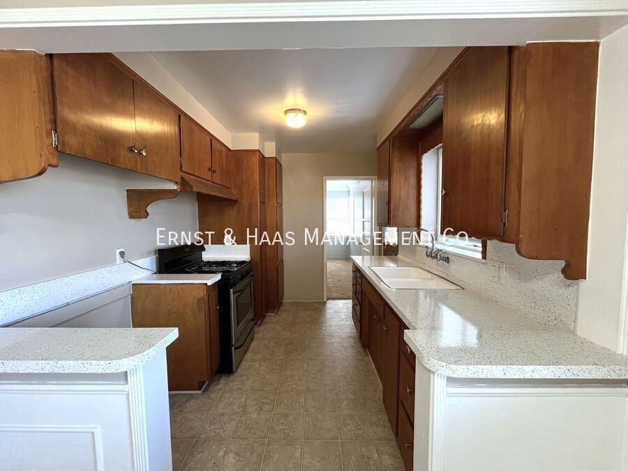 5889 Rose Ave - Photo 5 of 14