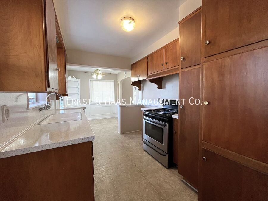 5889 Rose Ave - Photo 6 of 14