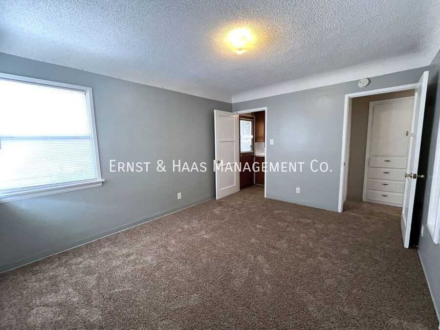 5889 Rose Ave - Photo 7 of 14