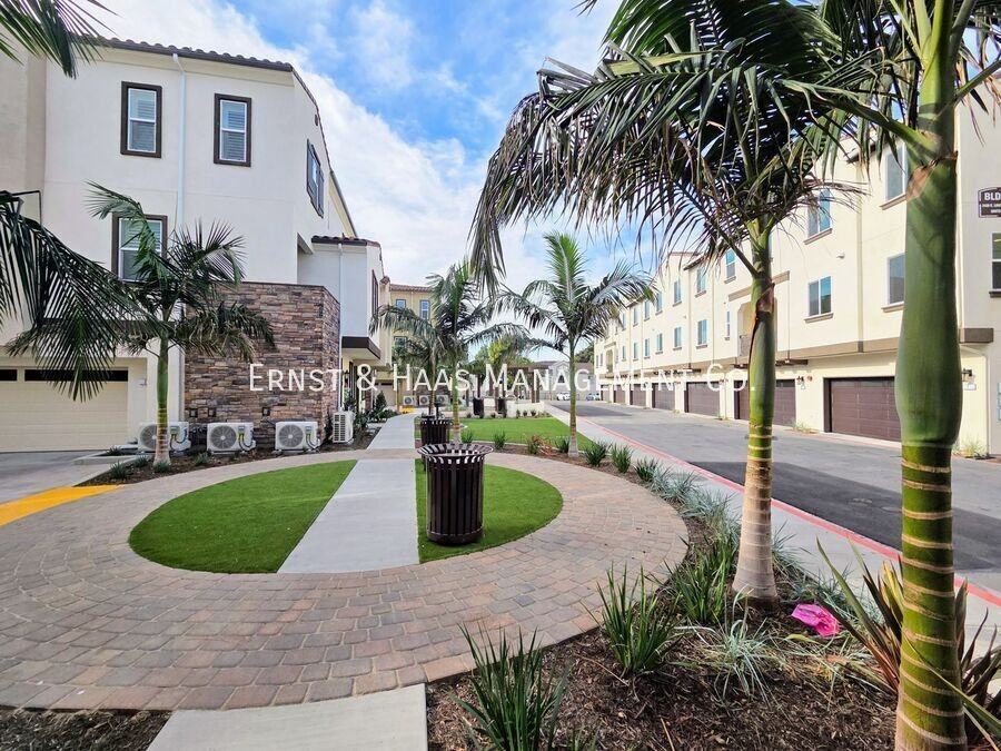 2420 E Lincoln Ave #02