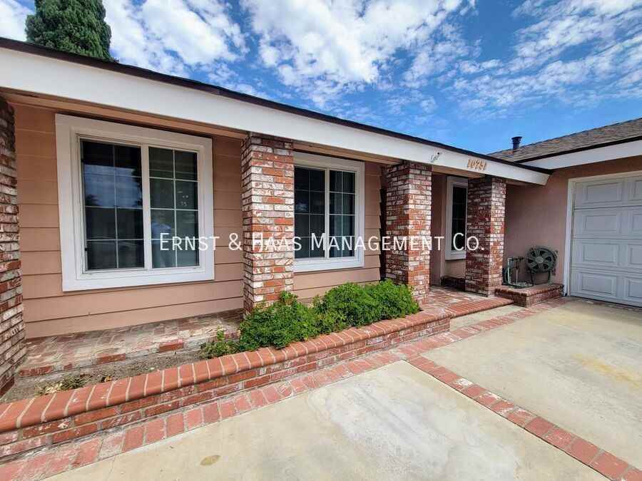 10751 Andy St - Photo 3 of 28