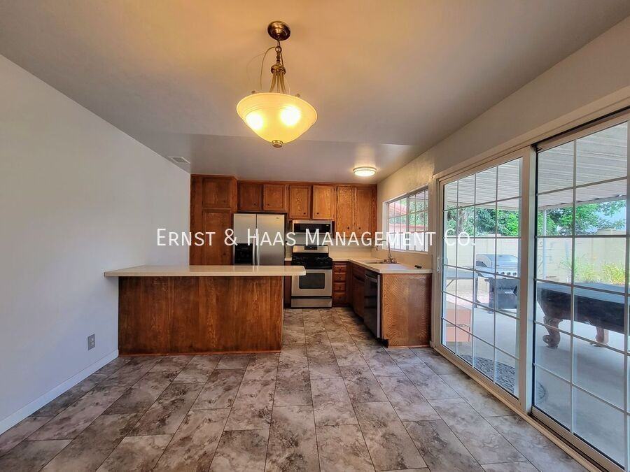 10751 Andy St - Photo 7 of 27