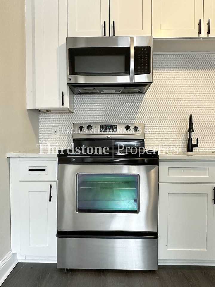 3347 Phyllis St - Photo 3 of 21