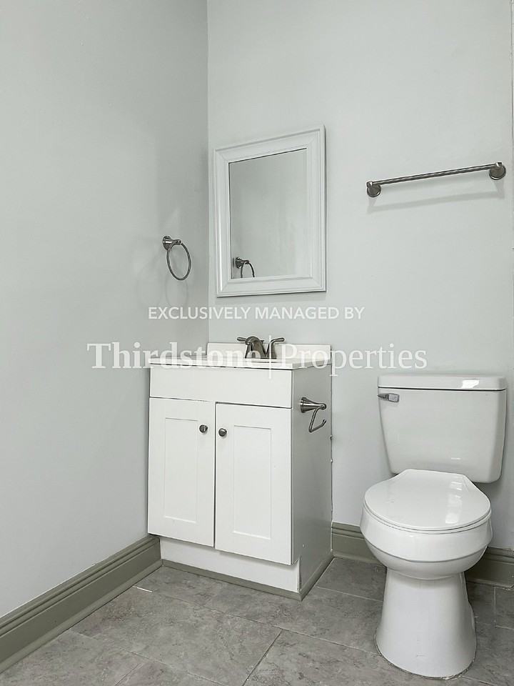 210 E 9th St - Photo 6 of 19