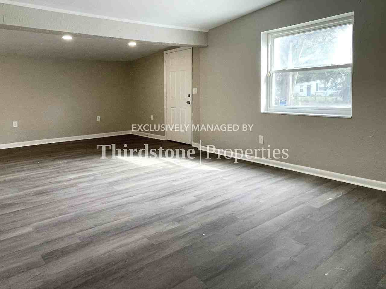 10452 Pinehurst Dr - Photo 3 of 23