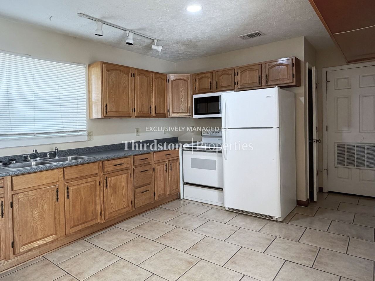 1717A Lindsey Rd - Photo 5 of 15