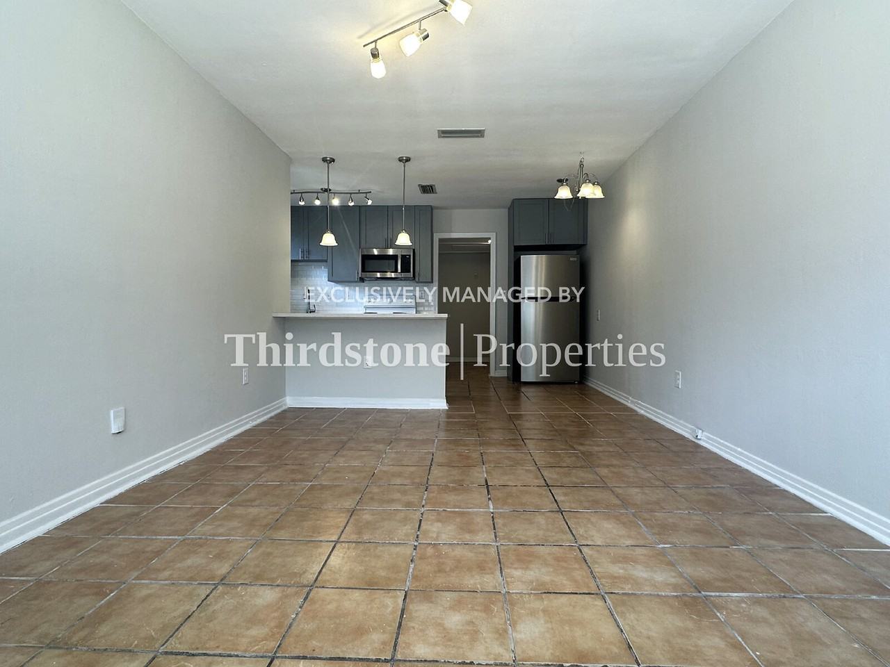 2855 Lydia St - Photo 3 of 16