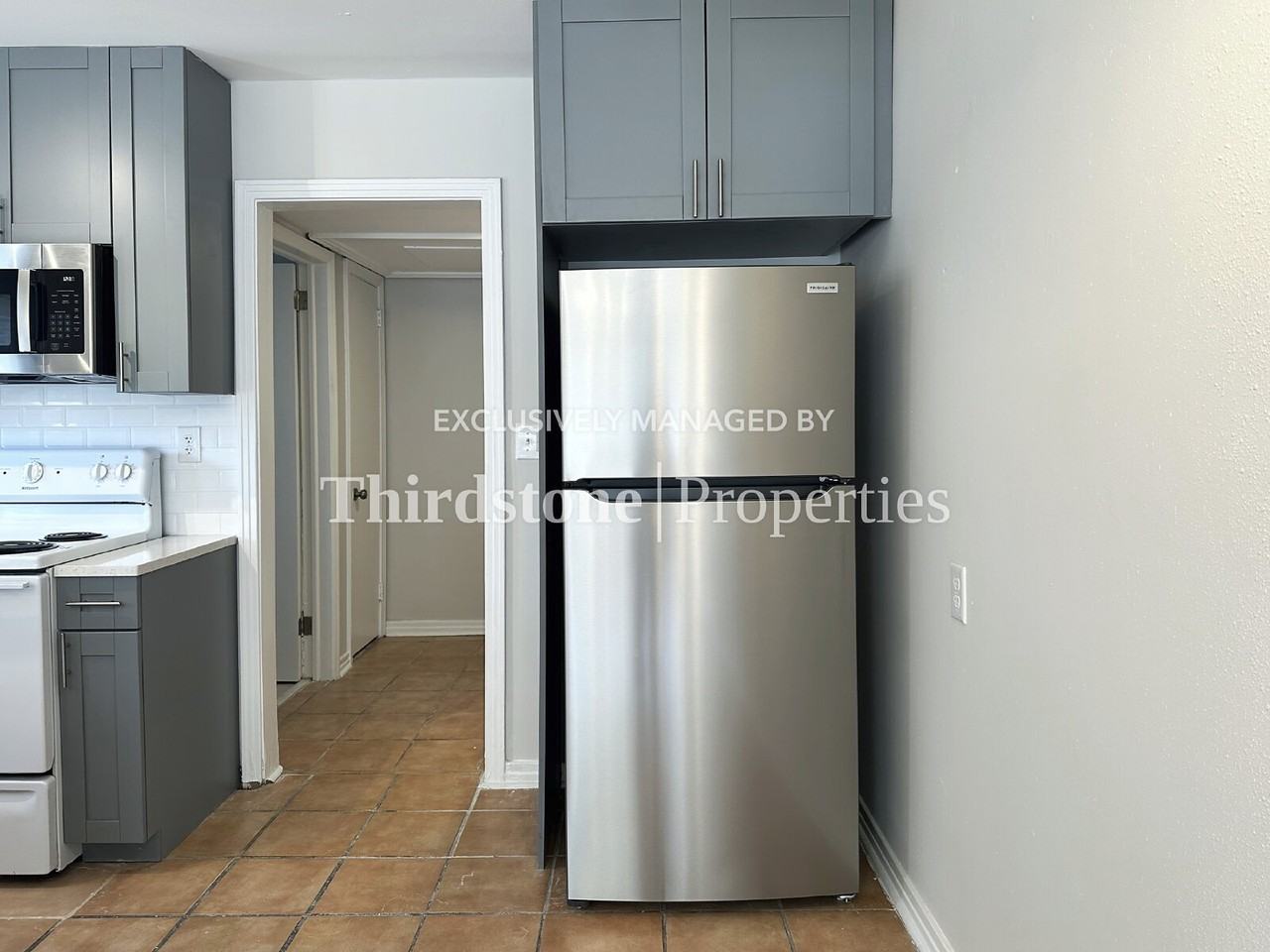 2855 Lydia St - Photo 5 of 16