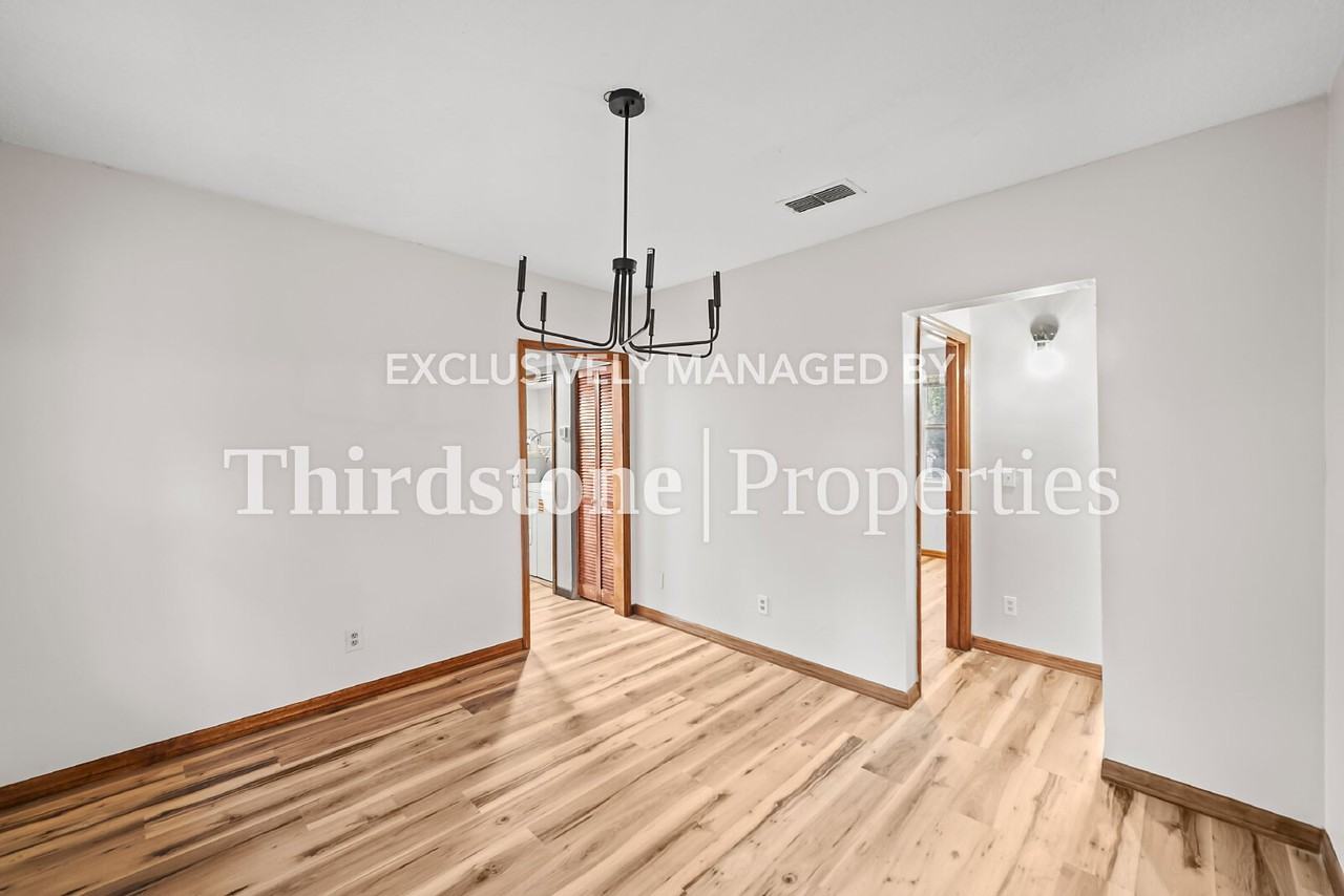 345 W 40th St - Photo 6 of 38