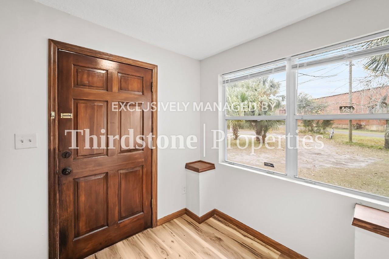 345 W 40th St - Photo 7 of 38