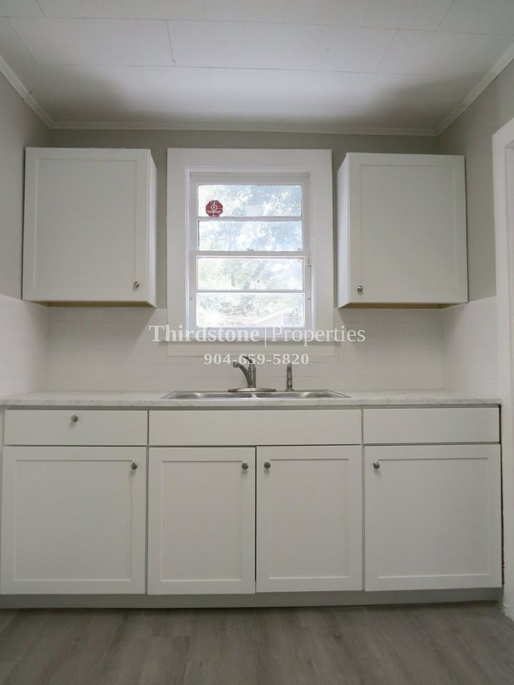 2913 W 2nd St - Photo 5 of 15