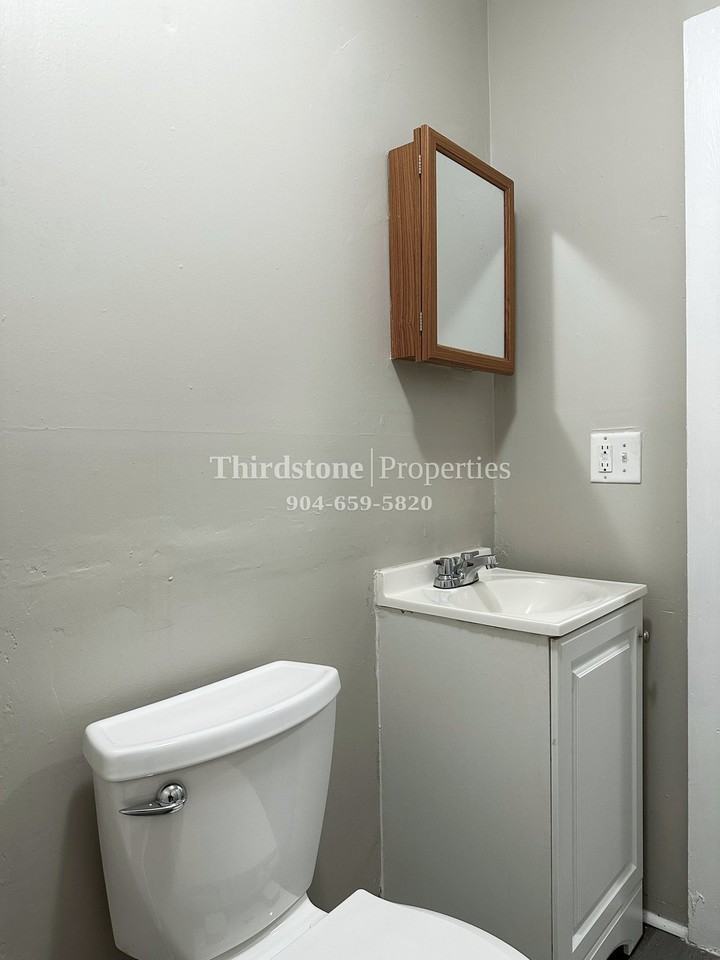 2913 W 2nd St - Photo 7 of 15