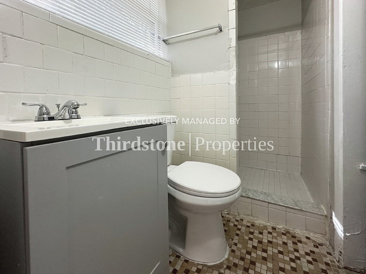 5214 Lexington Ave #B - Photo 6 of 8