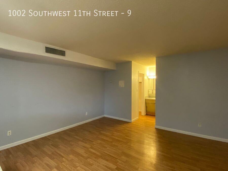 1002 Sw 11th Ave #9 - Photo 2 of 4