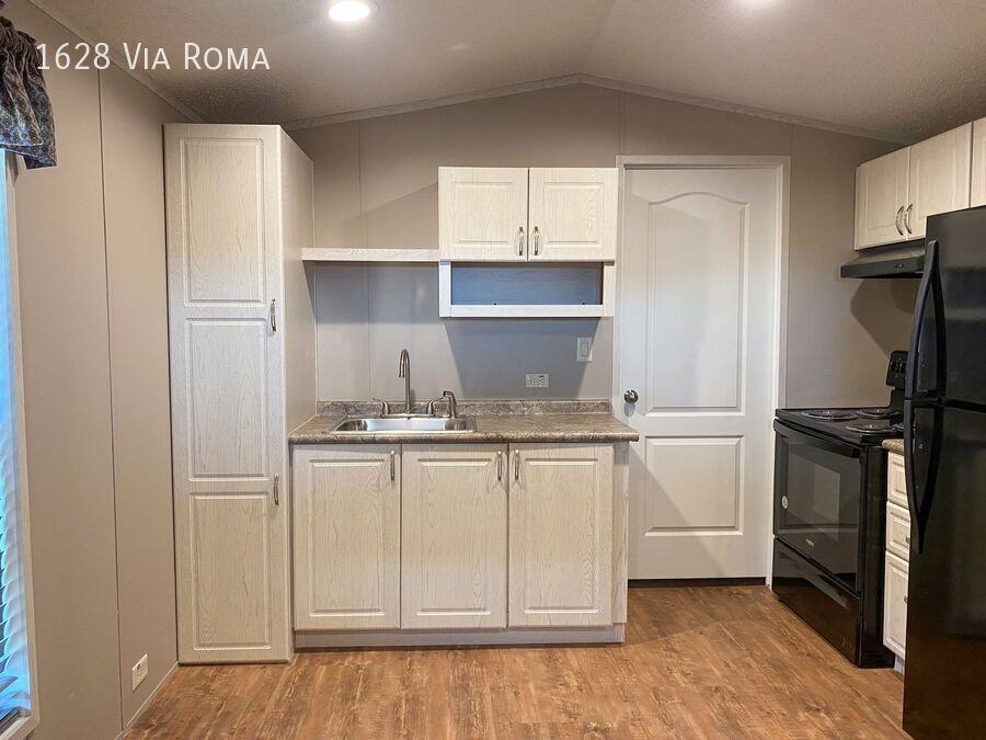 1628 Via Roma Dr - Photo 3 of 5