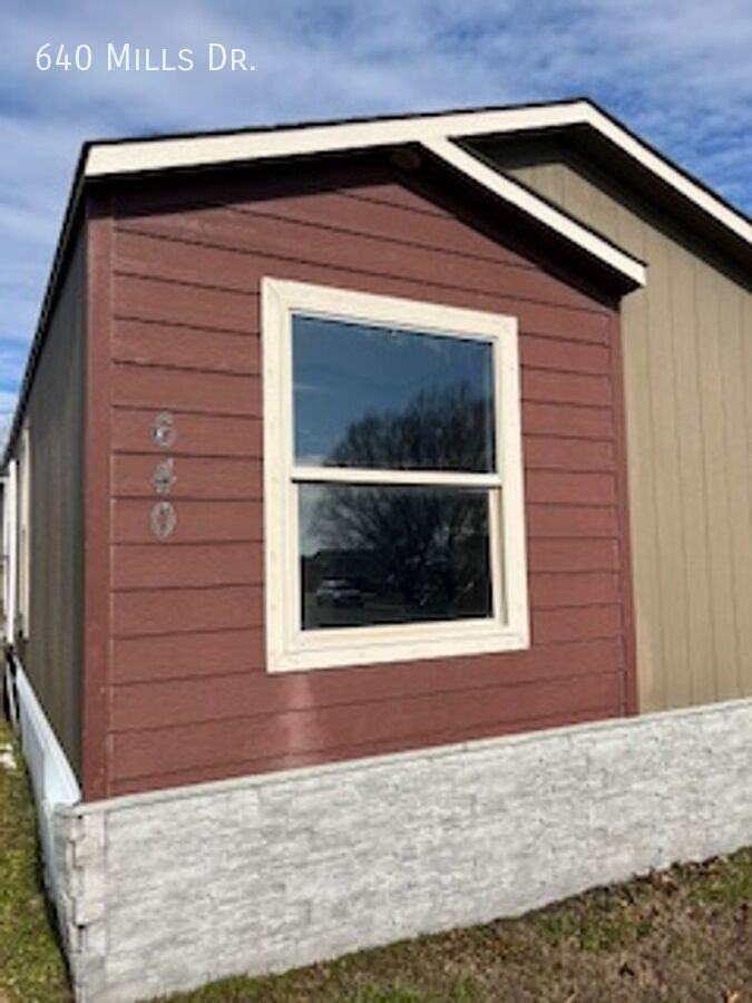 640 Mills Dr - Photo 3 of 3