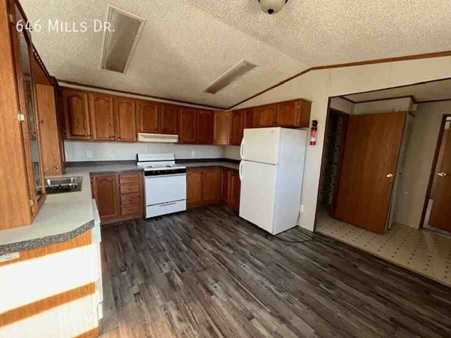 646 Mills Dr - Photo 3 of 8