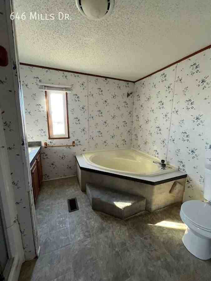 646 Mills Dr - Photo 6 of 8