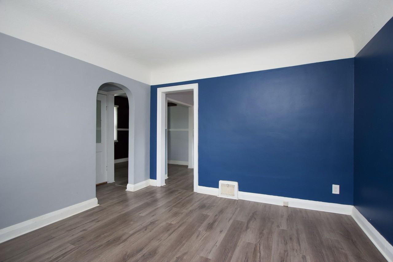 307 Vimy Ave - Photo 5 of 12