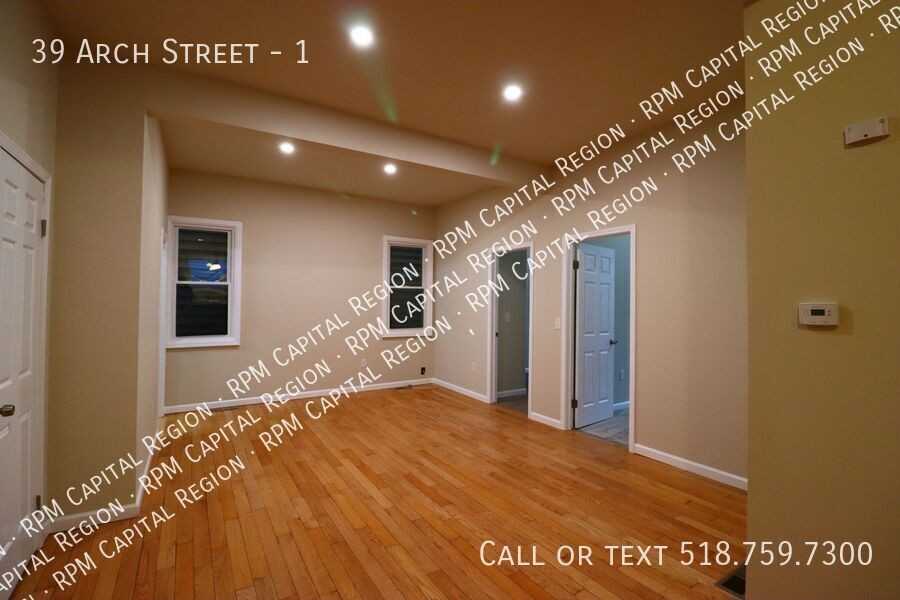 39 Arch St #1 - Photo 3 of 9