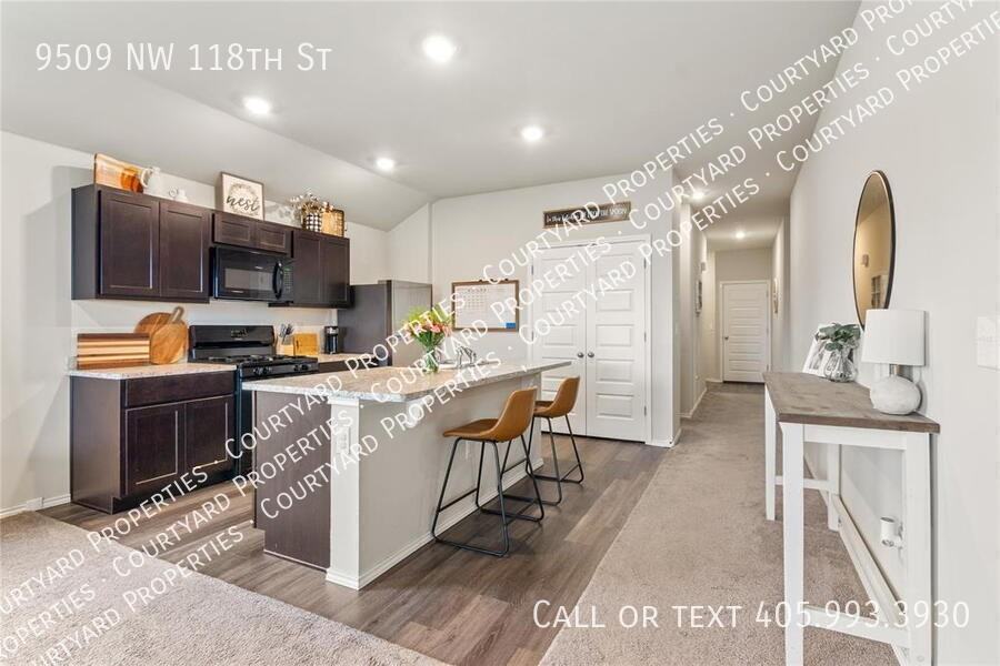 9509 Nw 118th St - Photo 7 of 34