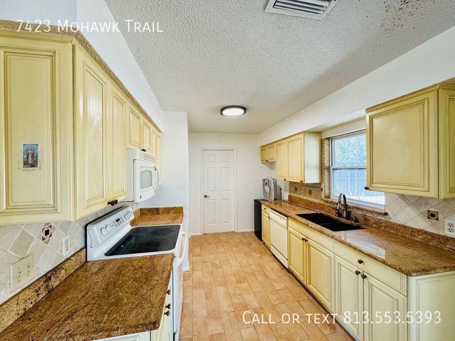 7423 Mohawk Trl - Photo 6 of 21