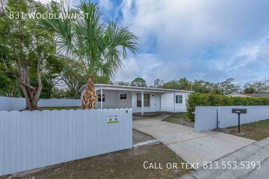 831 Woodlawn St - Photo 3 of 38