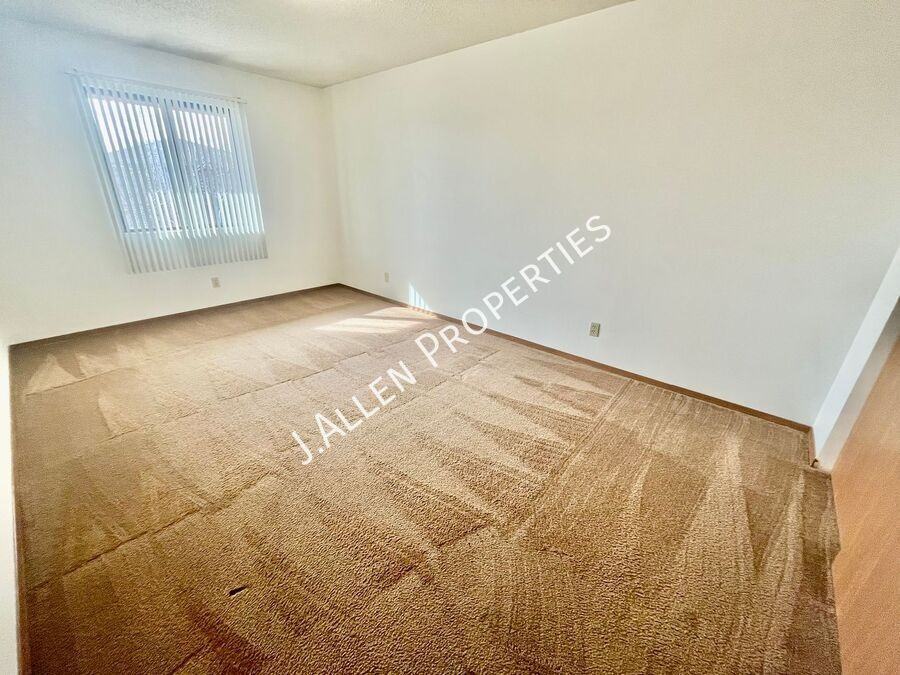 901 Syracuse Ave Bldg C #42 - Photo 4 of 5