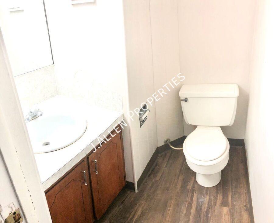 311 N 12th St #306 - Photo 6 of 10