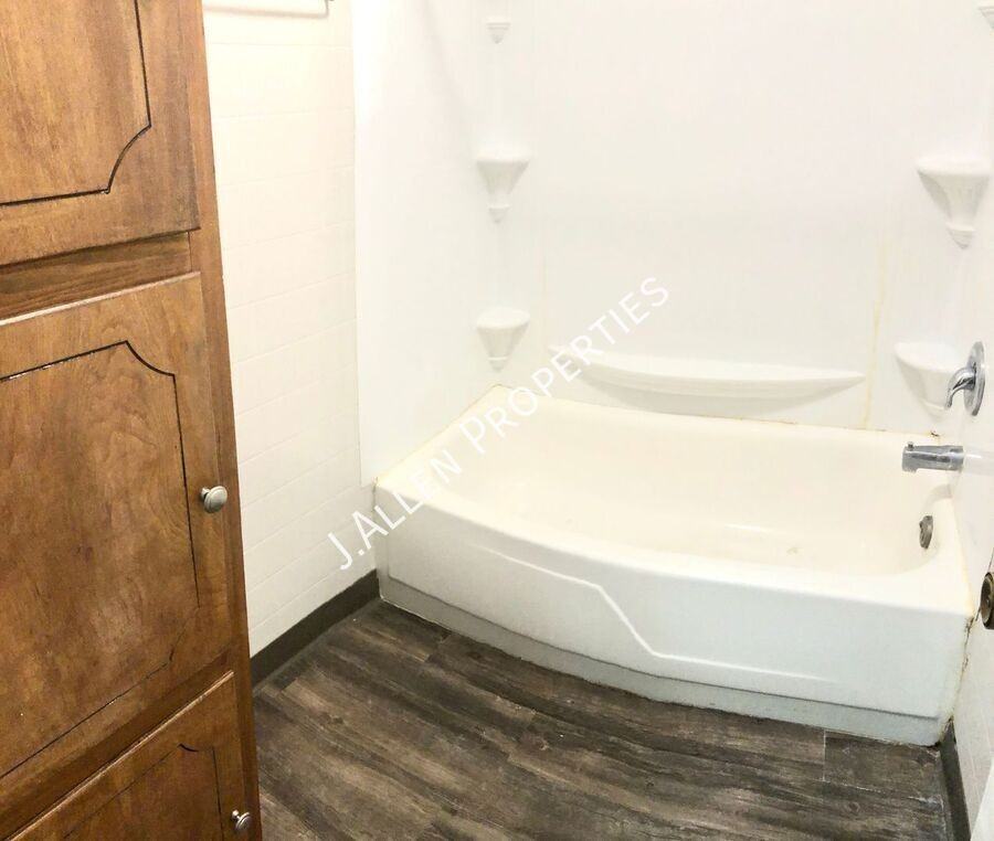 311 N 12th St #306 - Photo 7 of 10