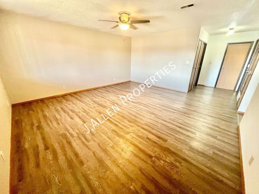 901 Syracuse Ave Bldg E #57 - Photo 2 of 6