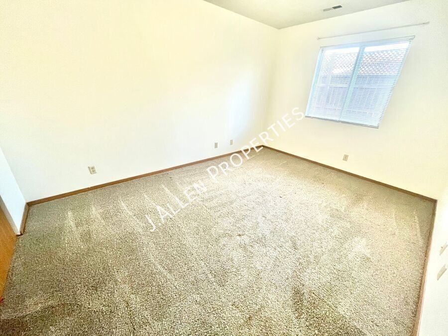 906 Riverfront Rd #27 - Photo 3 of 5