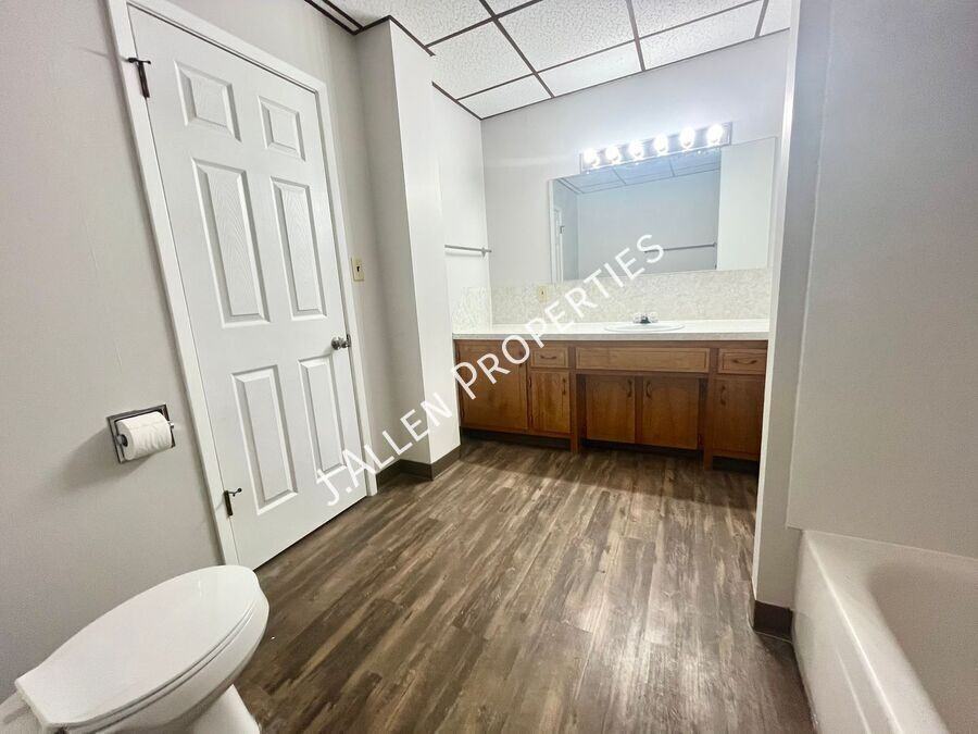 313 N 12th St #211 - Photo 6 of 7