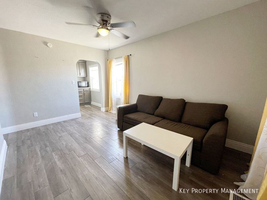 5930 Dodd St #B - Photo 3 of 11