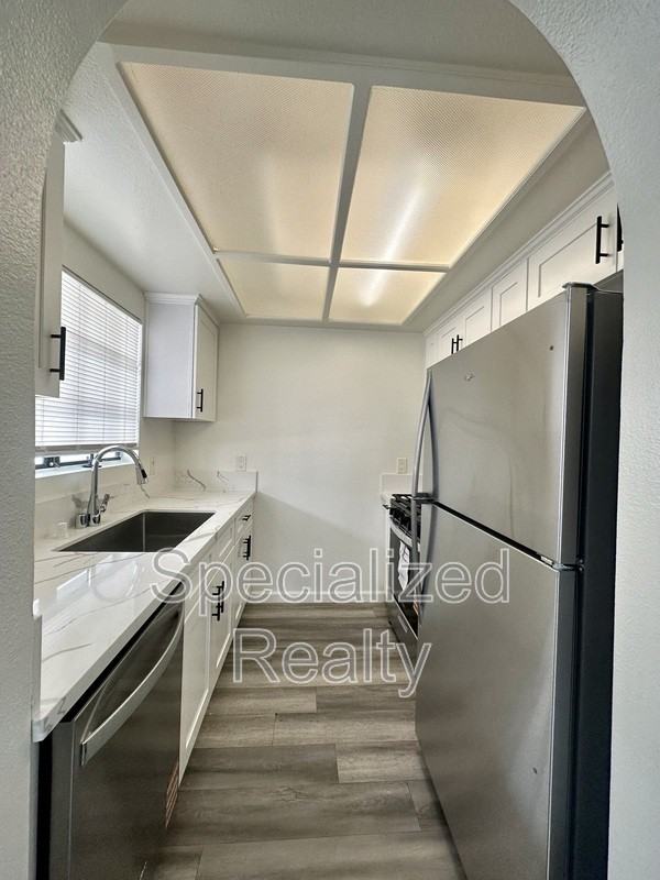 1034 Thompson Ave #2 - Photo 2 of 6