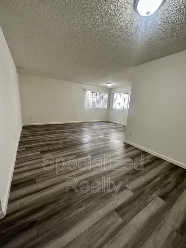 1034 Thompson Ave #2 - Photo 4 of 6