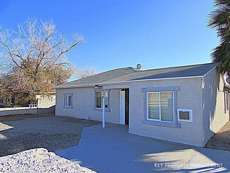 405 S 15th St #B - Photo 2 of 14