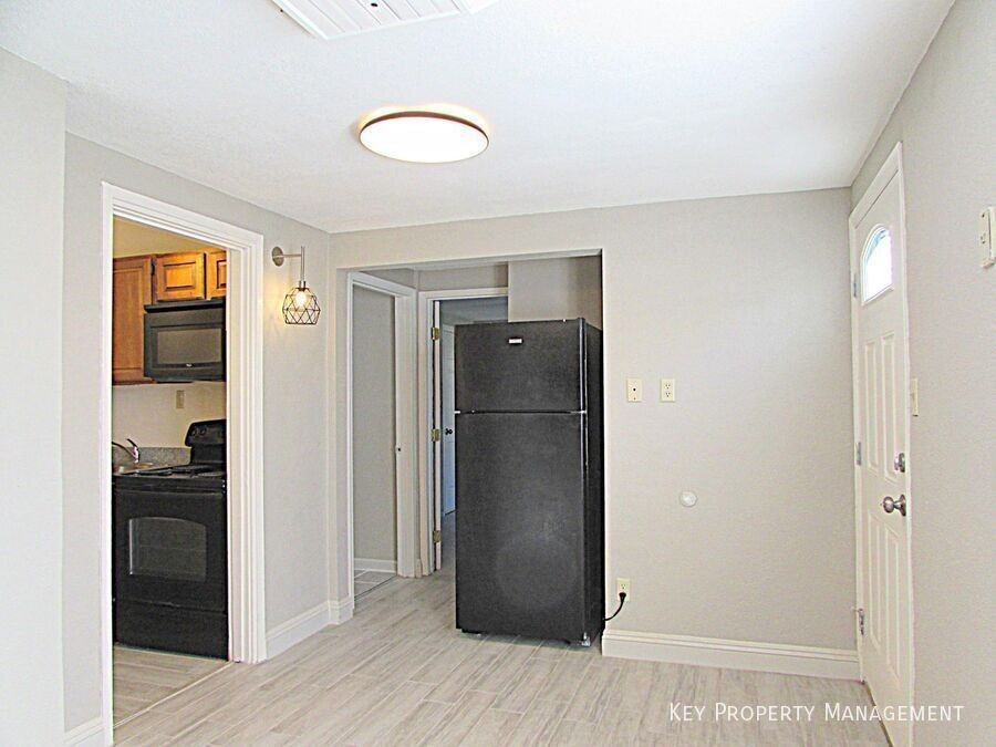 405 S 15th St #B - Photo 6 of 14