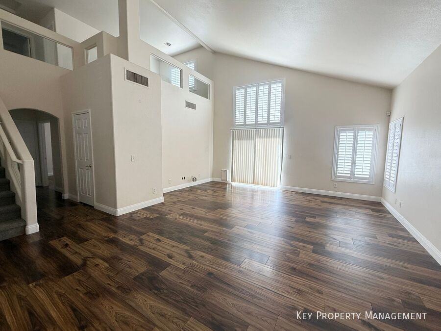 853 Dancing Vines Ave - Photo 2 of 29