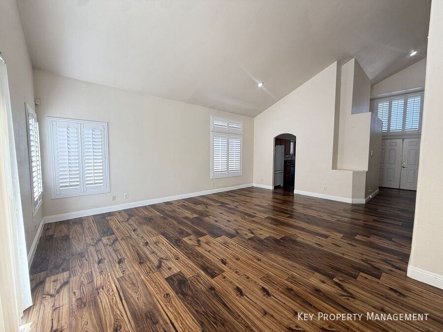 853 Dancing Vines Ave - Photo 4 of 29