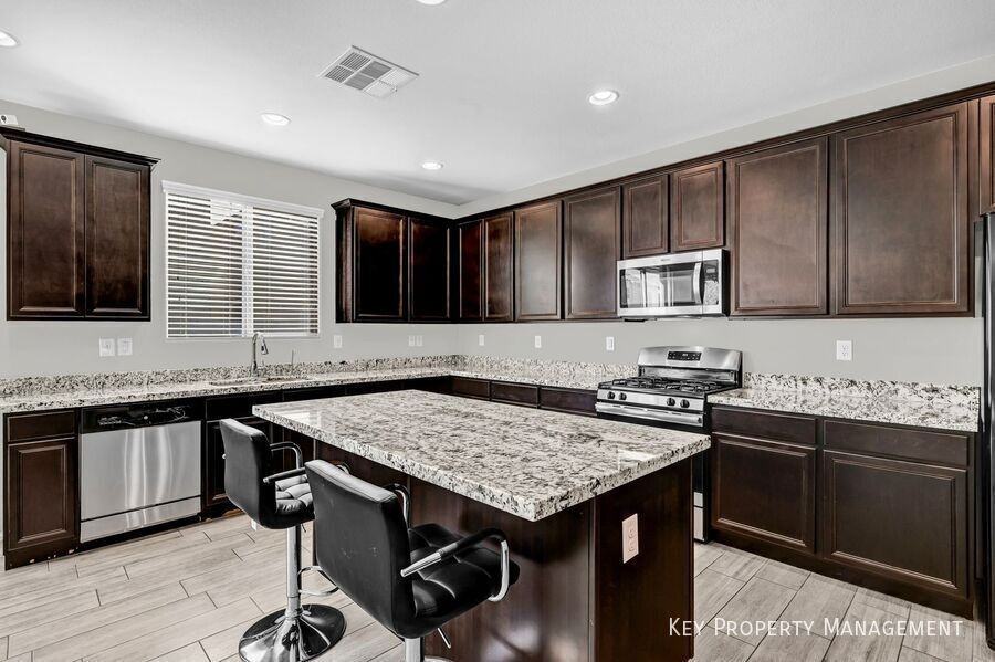 9351 Blazing Canyon Ave - Photo 6 of 17