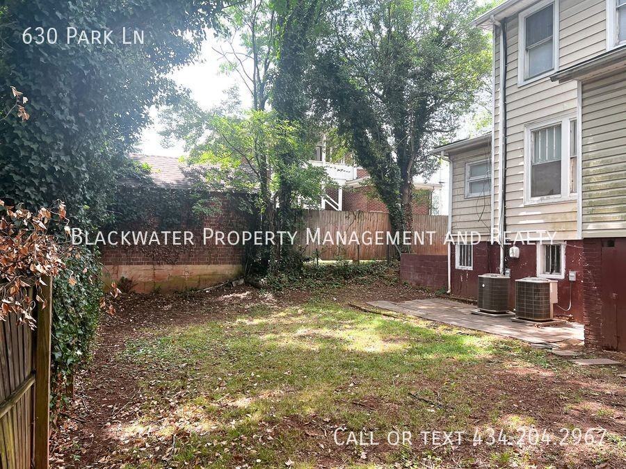 630 Park Ln - Photo 3 of 15