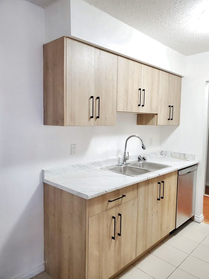 222 Place Apartments - Photo 2 of 12