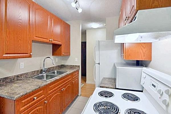 222 Place Apartments - Photo 4 of 12