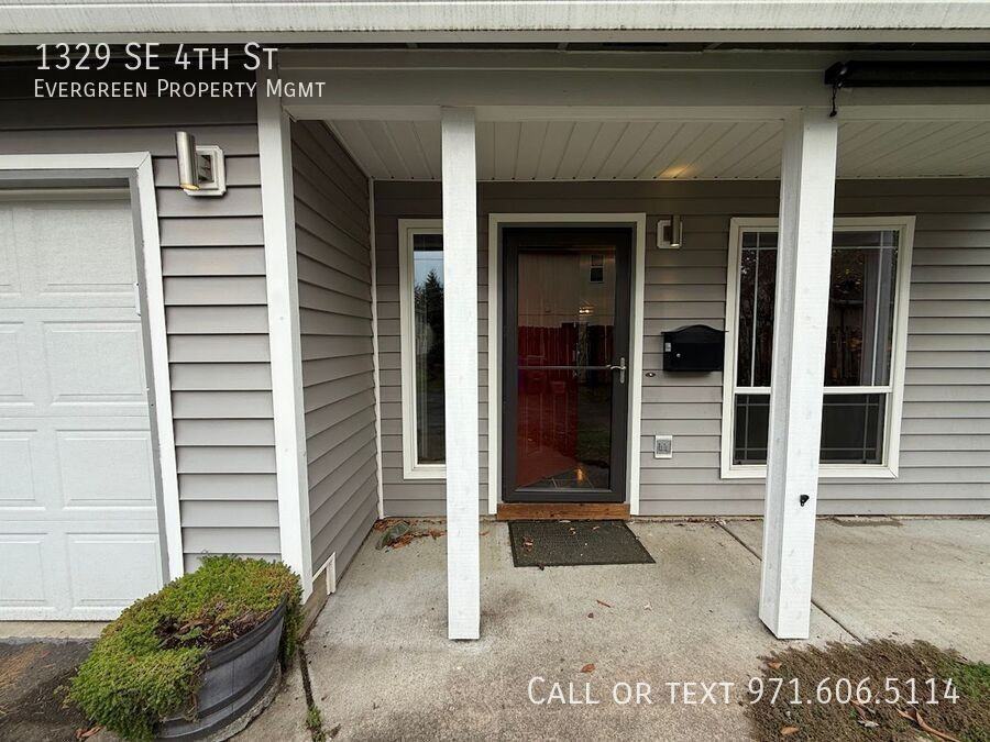 1329 Se 4th St - Photo 3 of 50