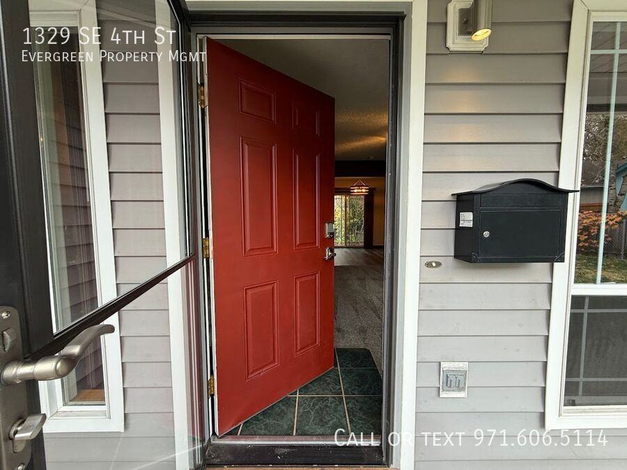 1329 Se 4th St - Photo 5 of 50