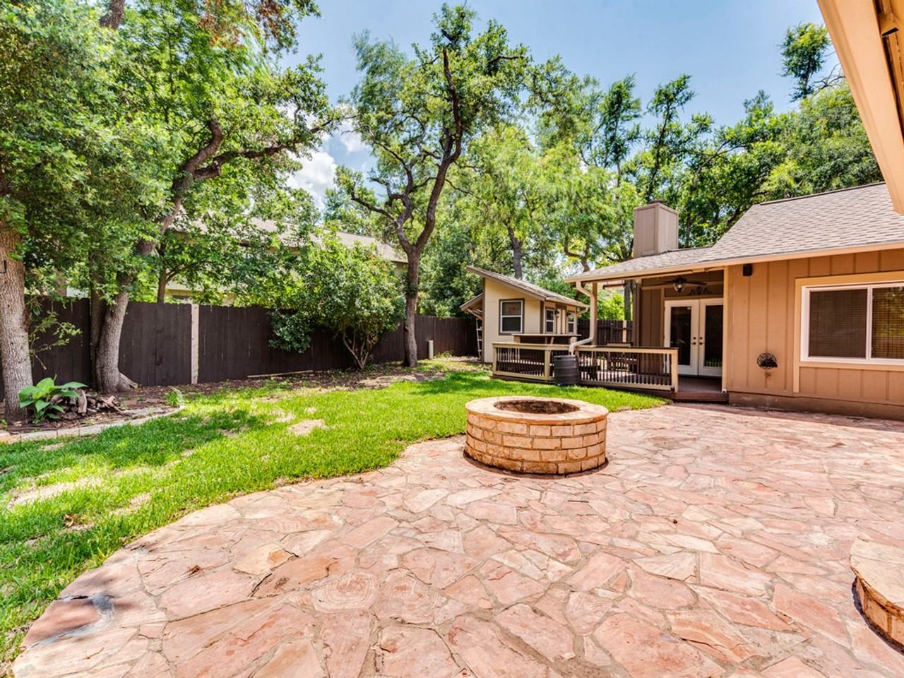 808 Timber Trl - Photo 3 of 38