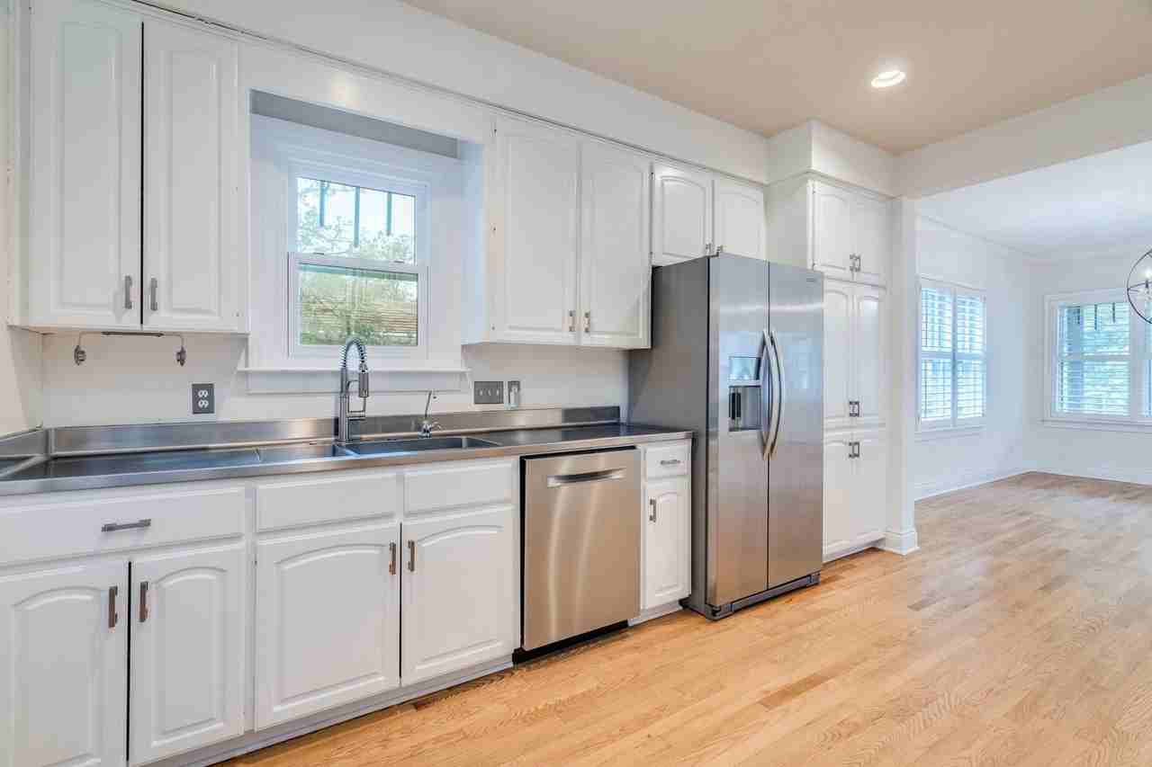 512 E 49th St #A - Photo 7 of 27